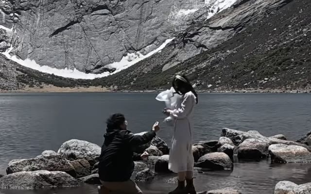 2025年5月雪山湖畔的求婚瞬间